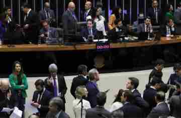  Câmara derruba voto secreto em PEC da Blindagem por falta de quórum 